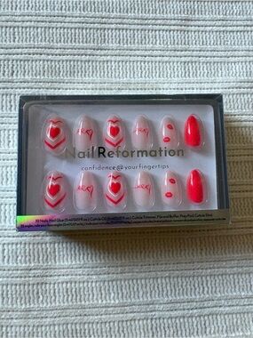Nail Reformation Glossy Red & Nude Heart Press-On Nails